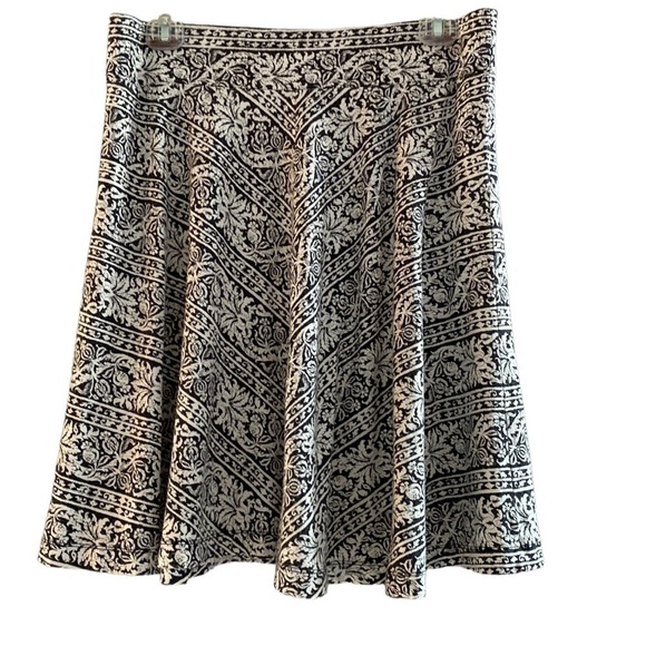 Loft swing skater skirt. Wide elastic waistband. Seamdown front and back M
C - Picture 1 of 8